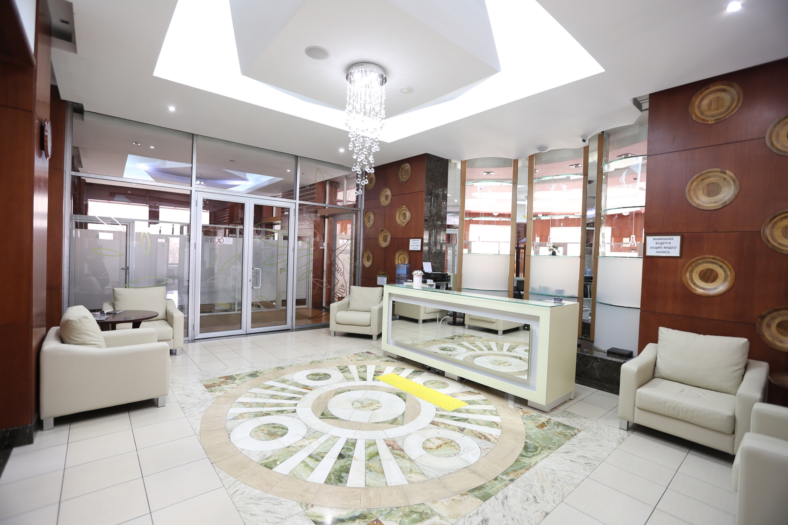Ресепшн и зона ожидания Lurye Clinic